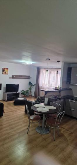 Apartament cu 3 camere decomandat în Hipodrom 3