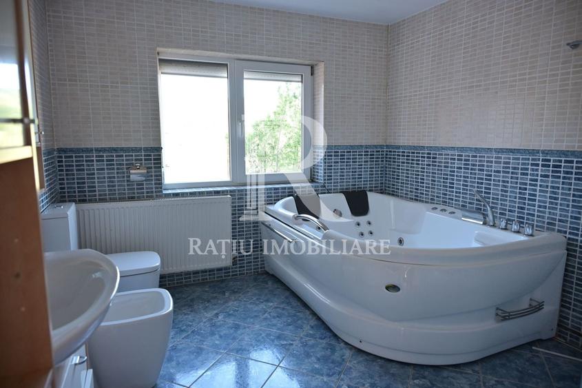 Casă individuală cu 3 camere cu Canalizare în Hidișelu de Sus