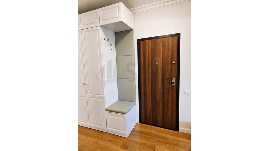 Apartament cu 3 camere decomandat, mobilat în P-ța Victoriei