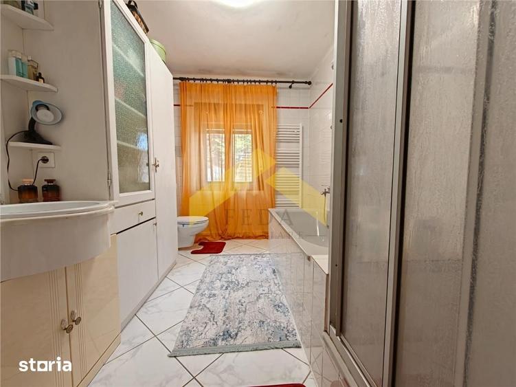 Casă cu 6 camere cu Teren 2142 Mp în Păuliș