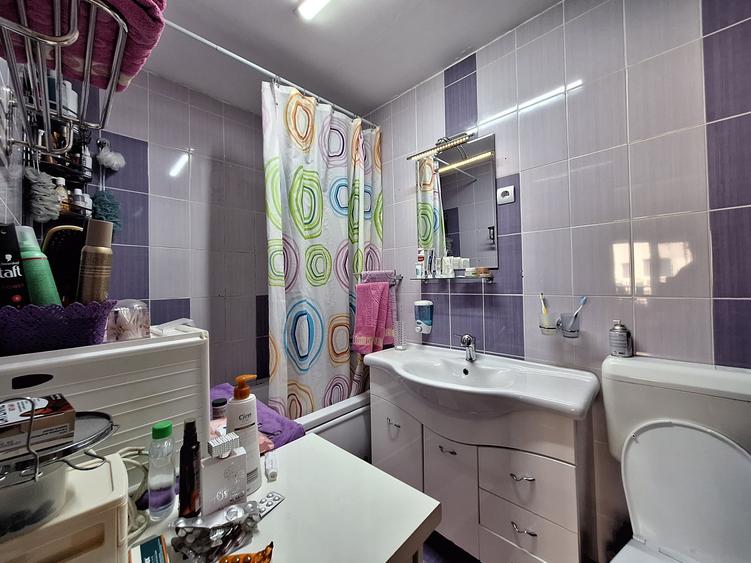 Apartament cu 3 camere, 58 mp, balcon, zona KIK - 6