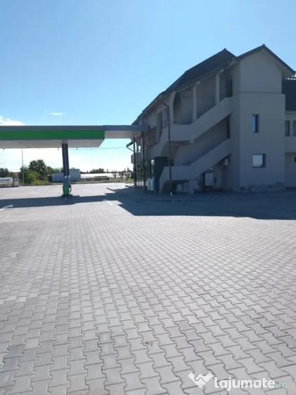 Spațiu comercial, de 240 mp, în Brădești