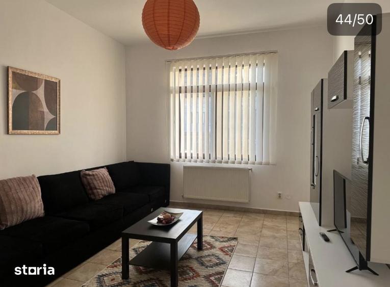 Casă cu Teren 700 Mp în Central