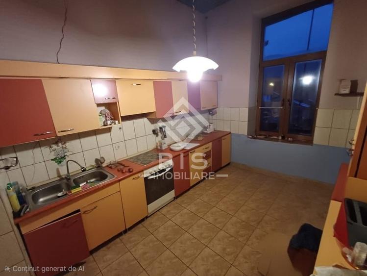 Casă individuală cu 6 camere cu Canalizare în Central