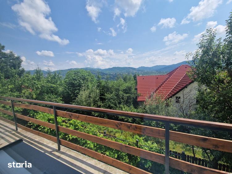 Casă cu 5 camere cu Teren 700 Mp în Ghioșești