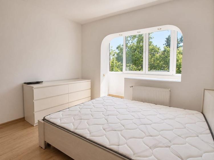 Apartament cu 3 camere decomandat, mobilat în Lipovei