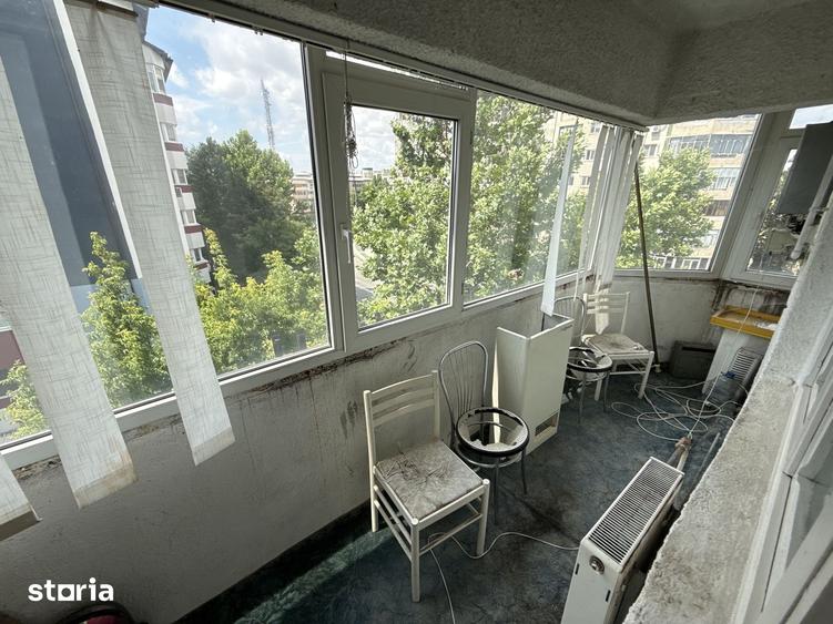 Apartament cu 5 camere decomandat în Exterior Vest