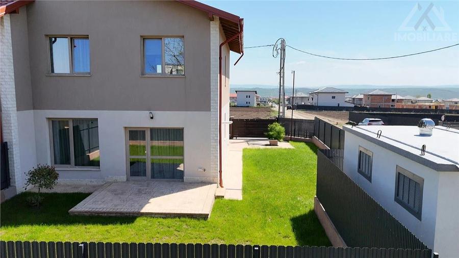 Casă individuală cu 4 camere cu Canalizare în Valea Lupului