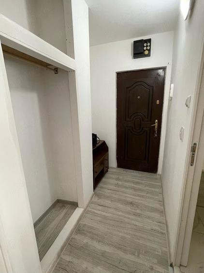 Garsonieră decomandată în Micro 15