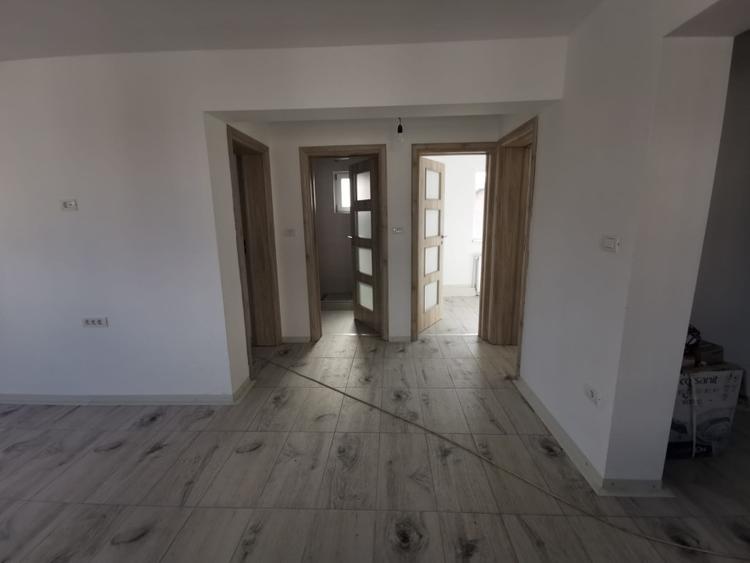 Casă individuală cu 3 camere cu Canalizare în Lumina