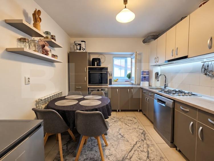 Apartament cu 3 camere decomandat, mobilat în Tomești