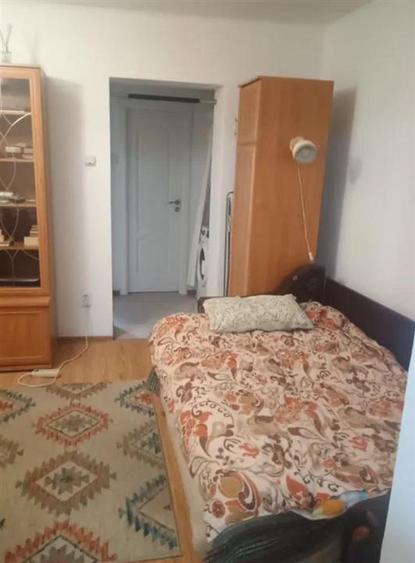 Apartament cu 2 camere semidecomandat în Podu Roș