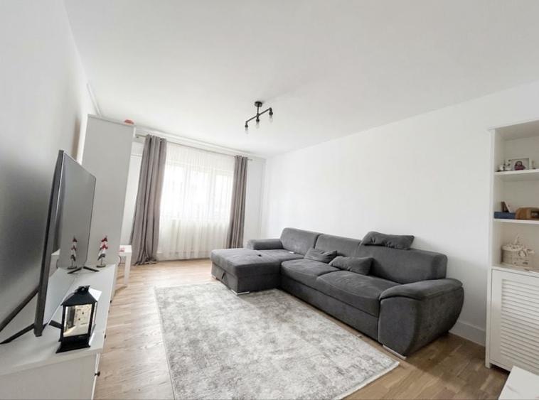 Apartament cu 3 camere decomandat în Băneasa