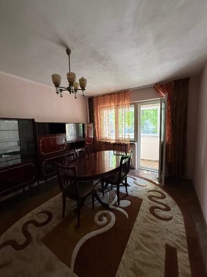 Apartament cu 3 camere decomandat, mobilat în Central
