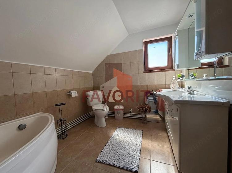 Casă cu 4 camere cu Teren 400 Mp în Sânmihaiu Român