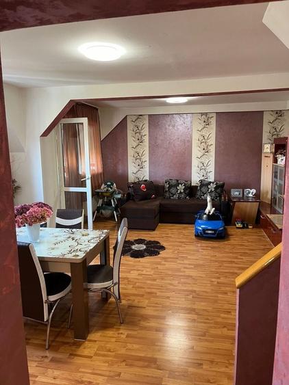Apartament cu 3 camere semidecomandat în Exterior Vest