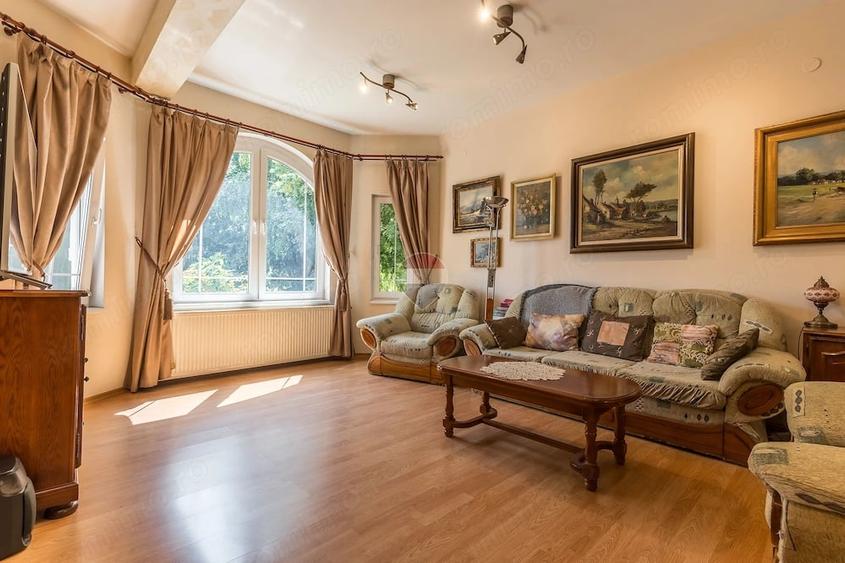 Casă cu 5 camere cu Teren 869 Mp în Bucium