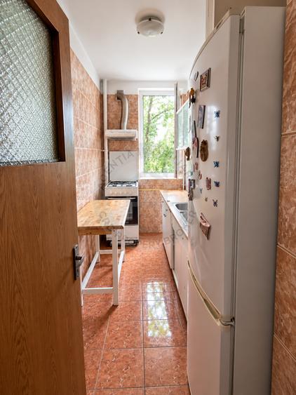Apartament cu 4 camere semidecomandat, mobilat în Drumul Taberei