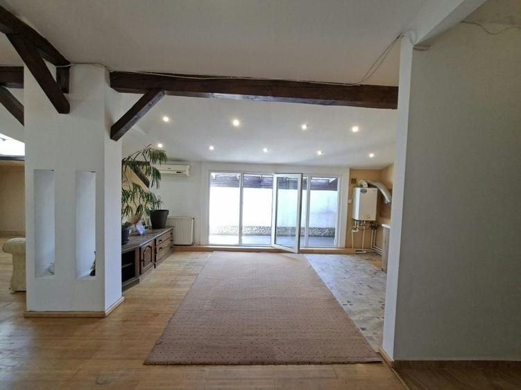 Apartament cu 3 camere decomandat în Mogoșoaia