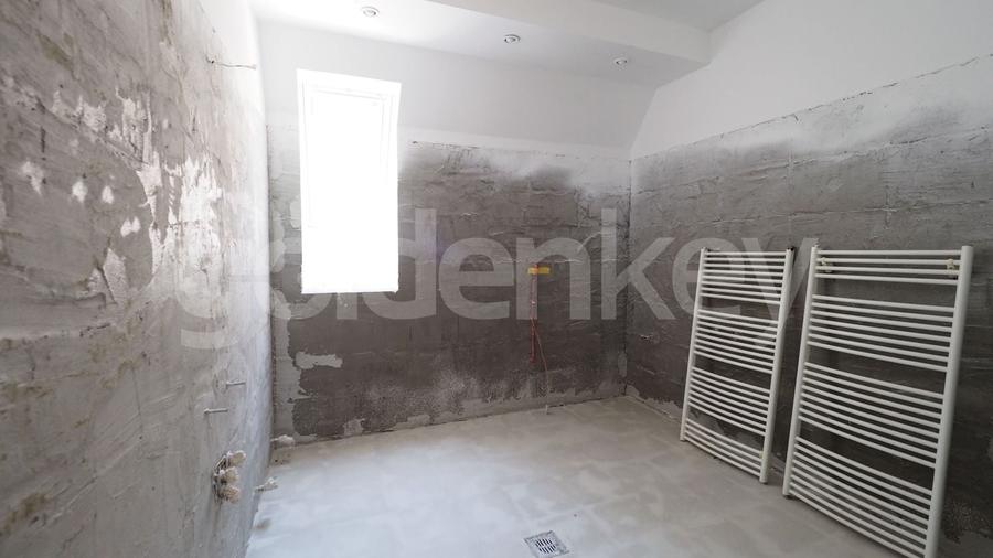 Duplex cu 6 camere cu Canalizare în Iancu Nicolae