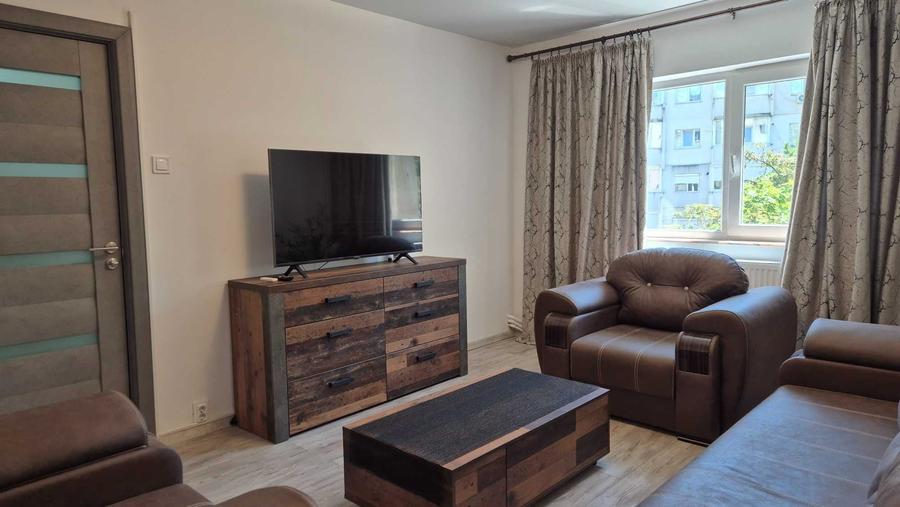 Apartament cu 4 camere decomandat în Central