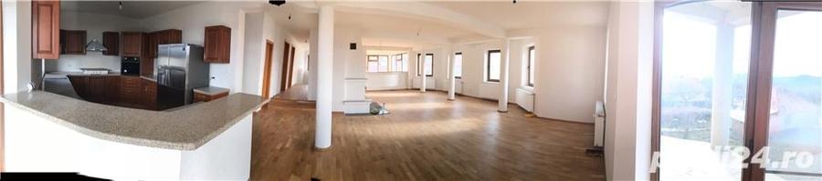 Casă cu 9 camere cu Teren 900 Mp în Cornu