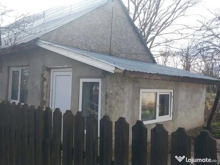 Casă cu 3 camere cu Teren 1000 Mp în Vâlcelele