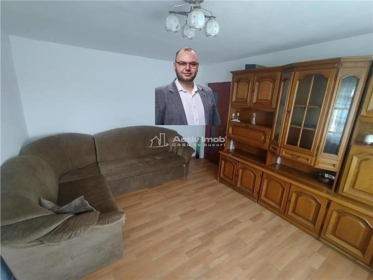 Apartament cu 2 camere nedecomandat, mobilat în Oravița