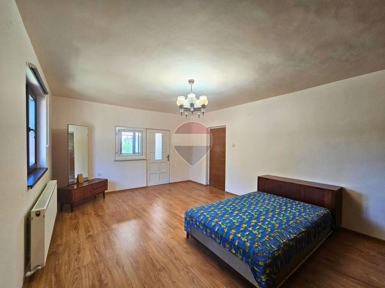 Casă individuală cu 6 camere cu Teren 276 Mp în Păulești