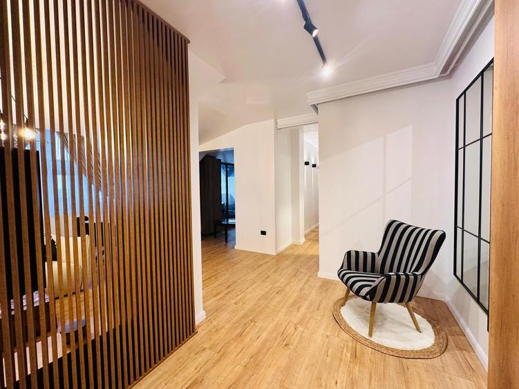 Apartament cu 3 camere semidecomandat în Străulești