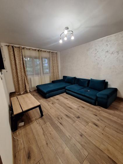 Apartament cu 3 camere decomandat în Nicolina