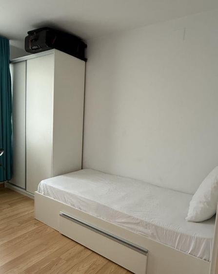 Apartament cu 3 camere decomandat, mobilat în Titan