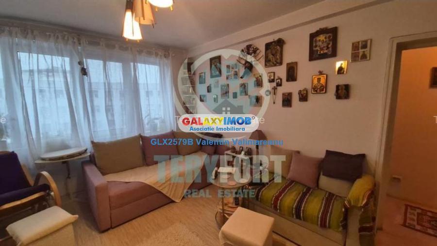 Apartament cu 3 camere semidecomandat, mobilat în Floreasca