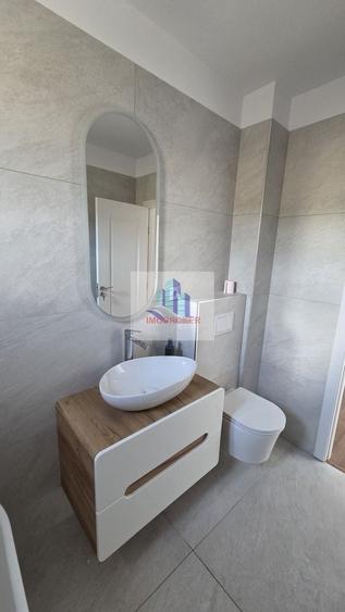 Apartament cu 3 camere semidecomandat, mobilat în Florești