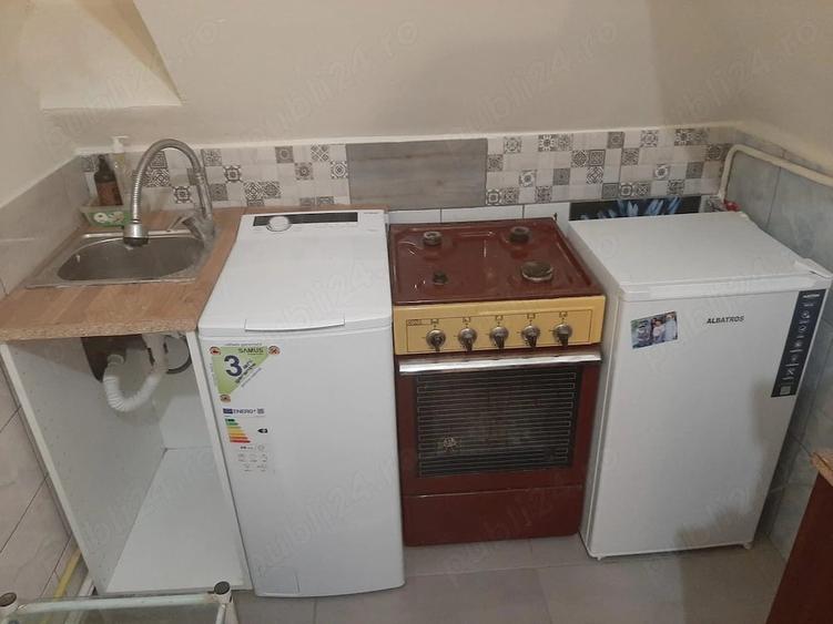 Garsonieră decomandată în Lahovari