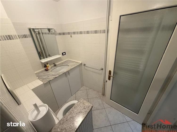 Apartament cu 4 camere decomandat în Est
