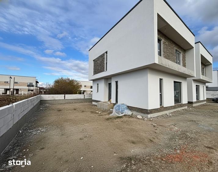 Casă cu 4 camere cu Teren 215 Mp în Șelimbăr