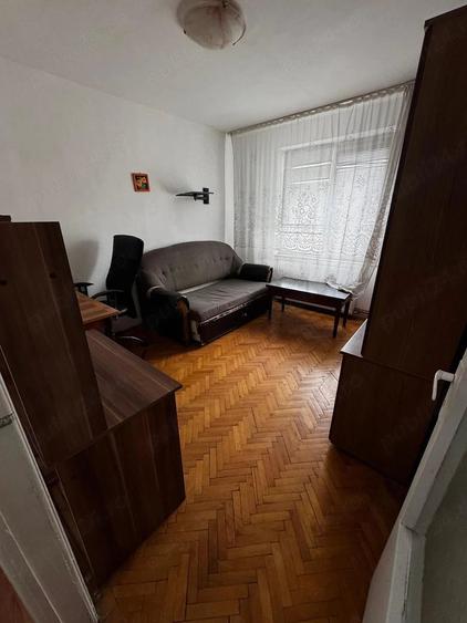 Apartament cu 3 camere decomandat în Complex Studențesc
