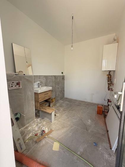 Casă individuală cu 4 camere cu Canalizare în Dumbrăvița