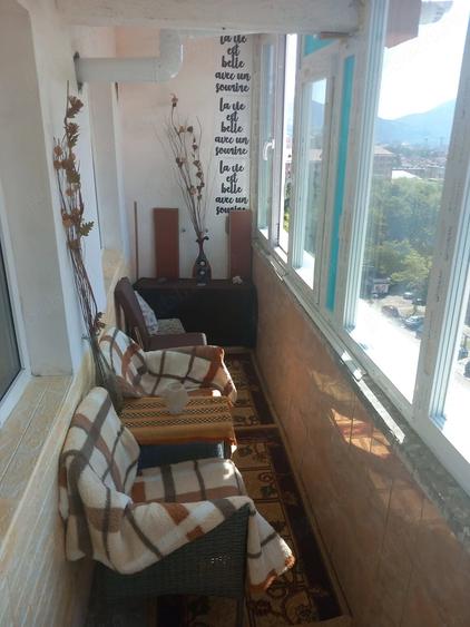 Apartament cu 3 camere decomandat în Petros