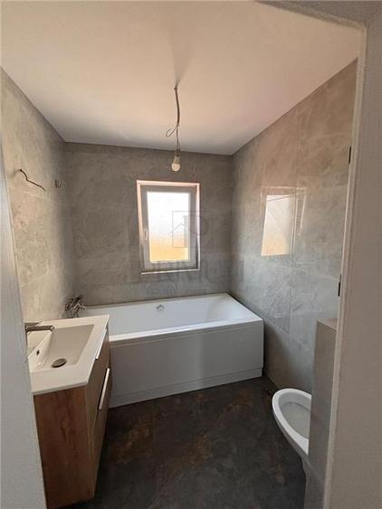 Duplex cu 4 camere cu Canalizare în Moșnița Nouă