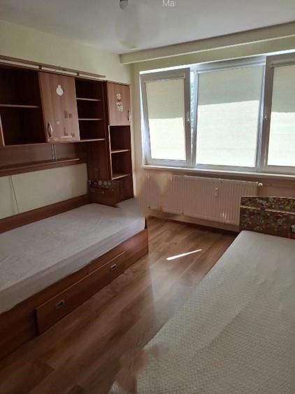 Apartament cu 3 camere decomandat în Obor