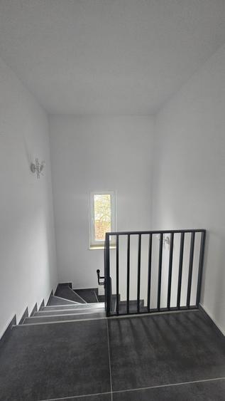 Duplex cu 4 camere cu Canalizare în Nord