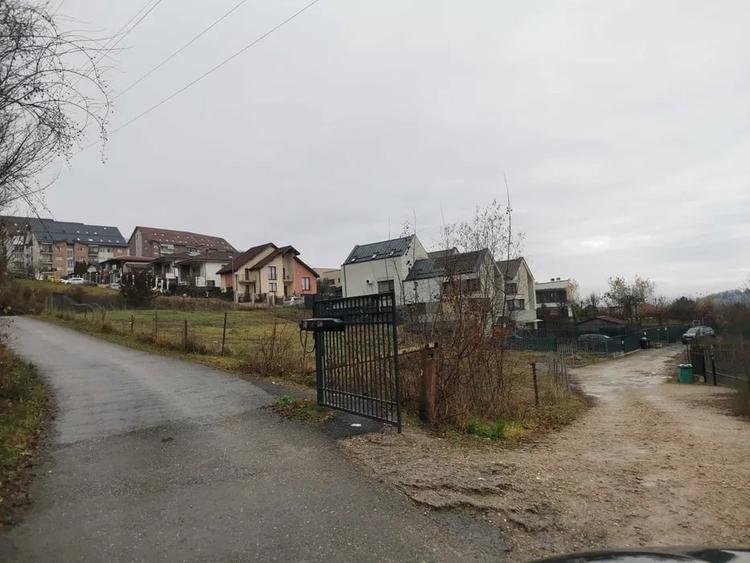 Teren Construcții intravilan de 1544 mp, în Câmpului