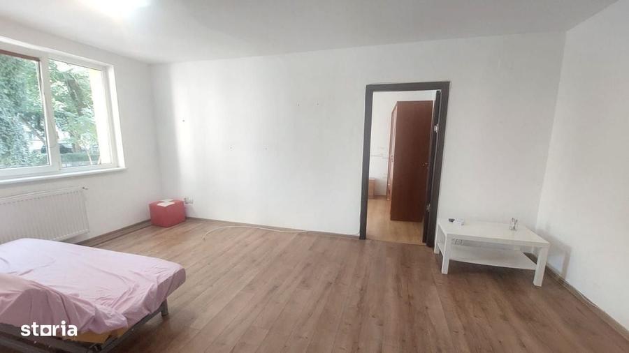 Apartament cu 2 camere semidecomandat în Horea