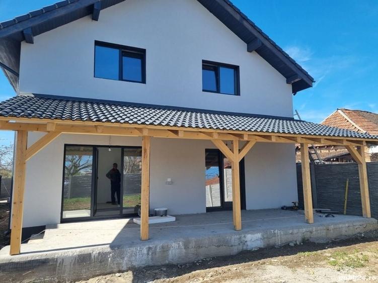 Casă cu 5 camere în Sânandrei