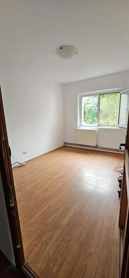 Apartament cu 3 camere decomandat în Siderurgiștilor
