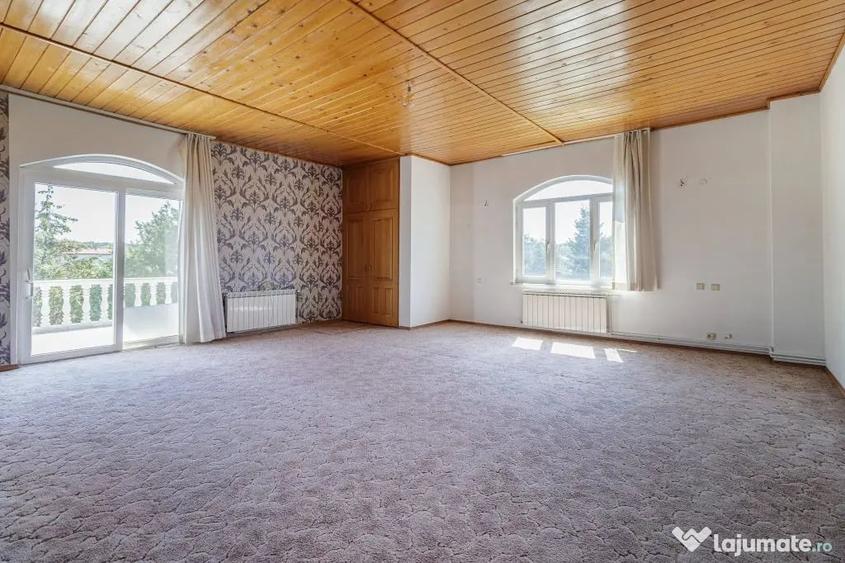 Casă cu 7 camere cu Teren 5000 Mp în Corbeanca