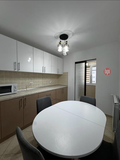 SE INCHIRIAZA Apartament cu 2 camere decomandat, Etaj 3, Mun. Falticeni, SV - 7