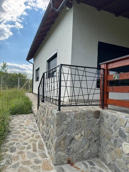Casă individuală cu 4 camere cu Garaj în Urseiu
